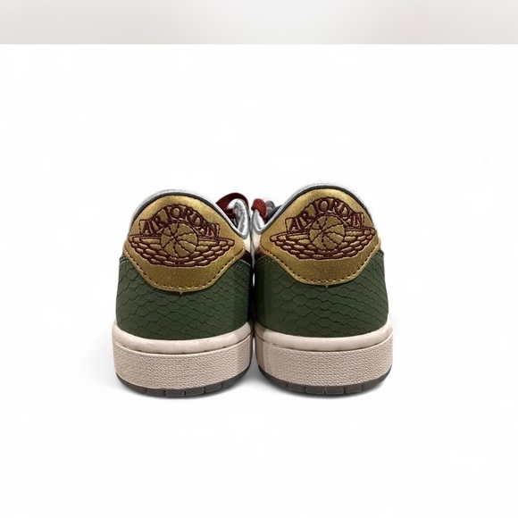 Air Jordan 1 Retro Low OG ‘Year of the Dragon’ (2024) - Picture 4 of 6